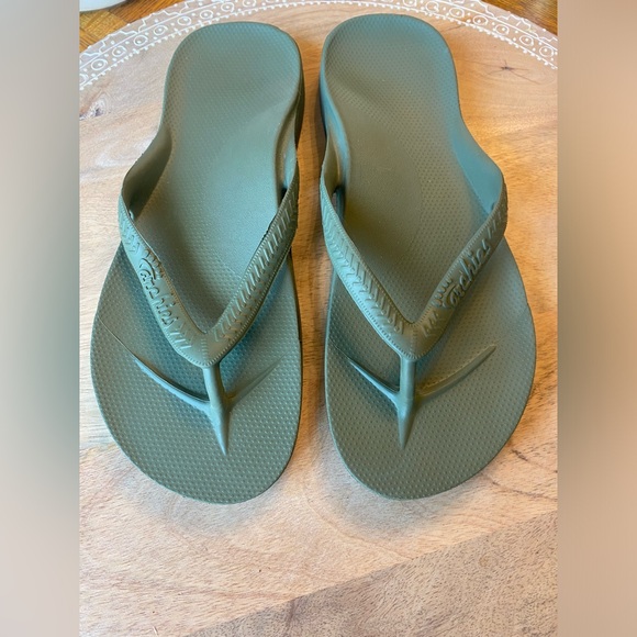Green Flip Flops Archies Women’s 8 Khaki Green - Picture 2 of 7